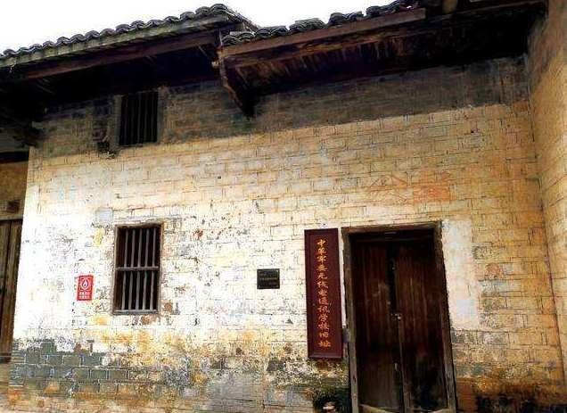 他姓張，浙江人，105歲；迄今為止，他是張姓最長壽開國將軍