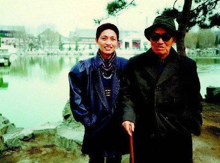 他姓張，浙江人，105歲；迄今為止，他是張姓最長壽開國將軍