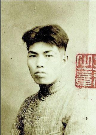 他姓張，浙江人，105歲；迄今為止，他是張姓最長壽開國將軍