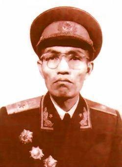 他姓張，浙江人，105歲；迄今為止，他是張姓最長壽開國將軍