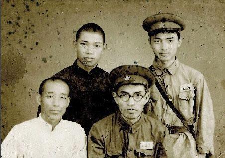 他姓張，浙江人，105歲；迄今為止，他是張姓最長壽開國將軍